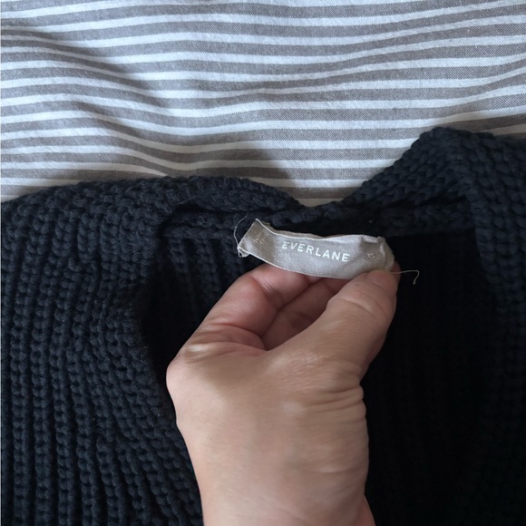 Everlane Women’s V-Neck cable knit pull over Sweater in Black size XS - Picture 3 of 10